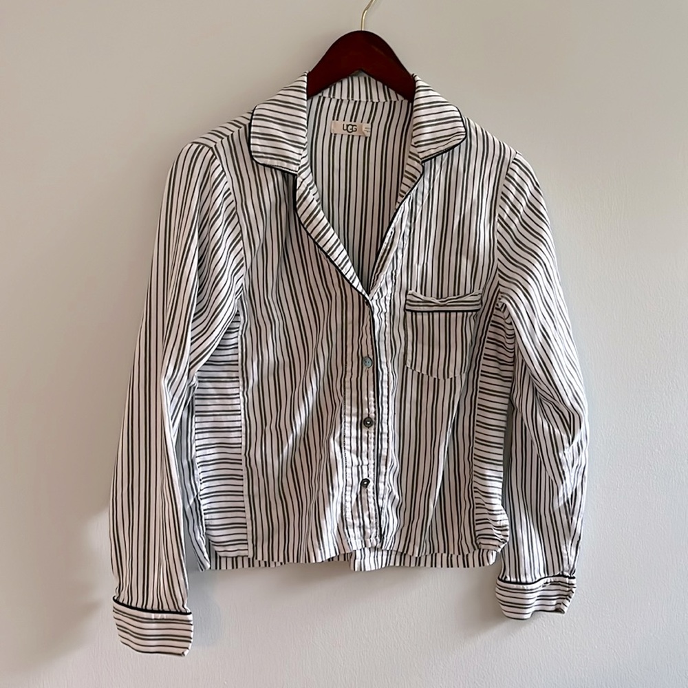 🩵5/$25🩵 UGG Australia striped collared pajama top